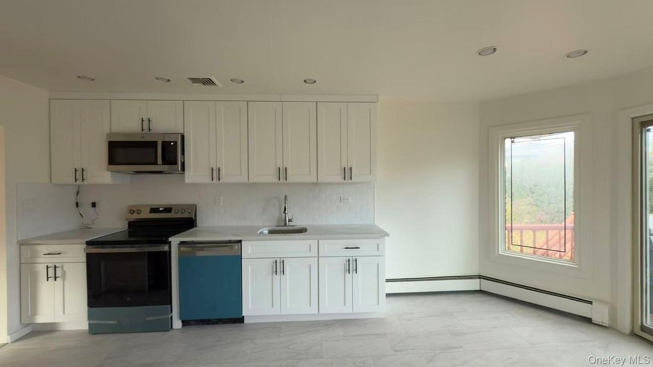 16 Middle Ln - Photo 4 of 15