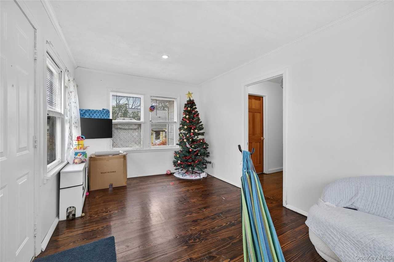 36 Swezey Pl - Photo 6 of 15