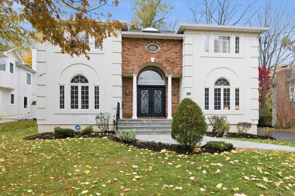 11 Drury Ln - Photo 2 of 28