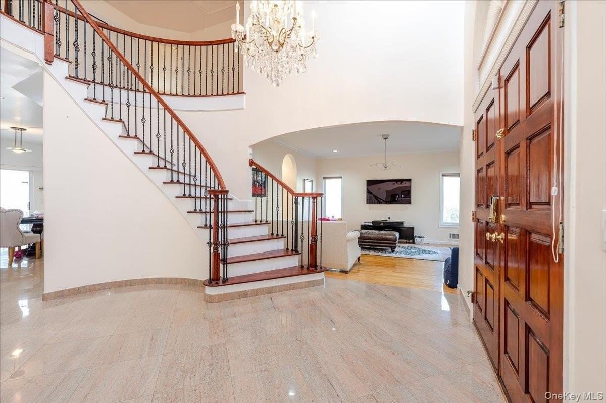 11 Drury Ln - Photo 3 of 28