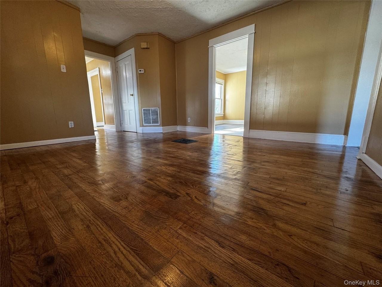 56 Watkins Ave - Photo 3 of 9