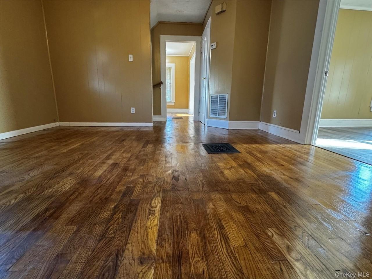 56 Watkins Ave - Photo 4 of 9