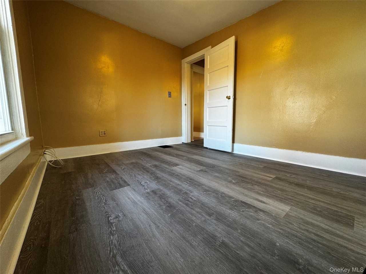 56 Watkins Ave - Photo 7 of 9