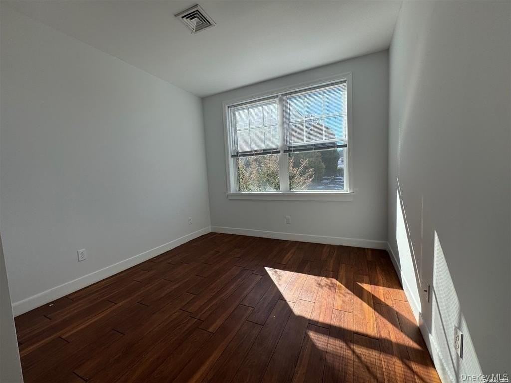 425 New York Ave - Photo 5 of 14