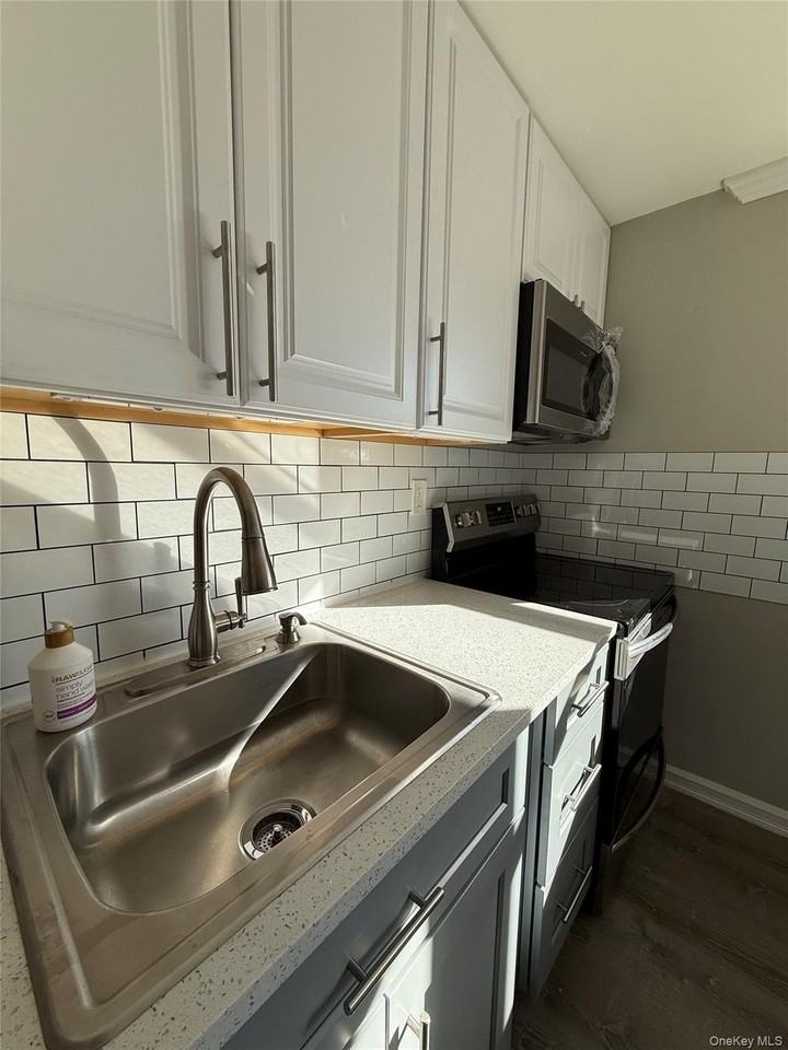 44 Pine Street - Photo 7 of 17