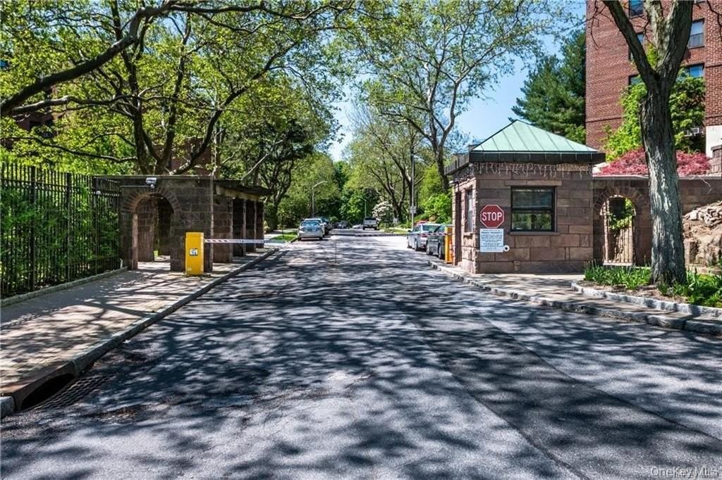 161 Pearsall Dr Apt 6f #6F - Photo 2 of 21