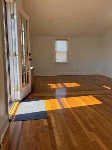 367 367 E Chester Street unit: Upper - Photo 4 of 17