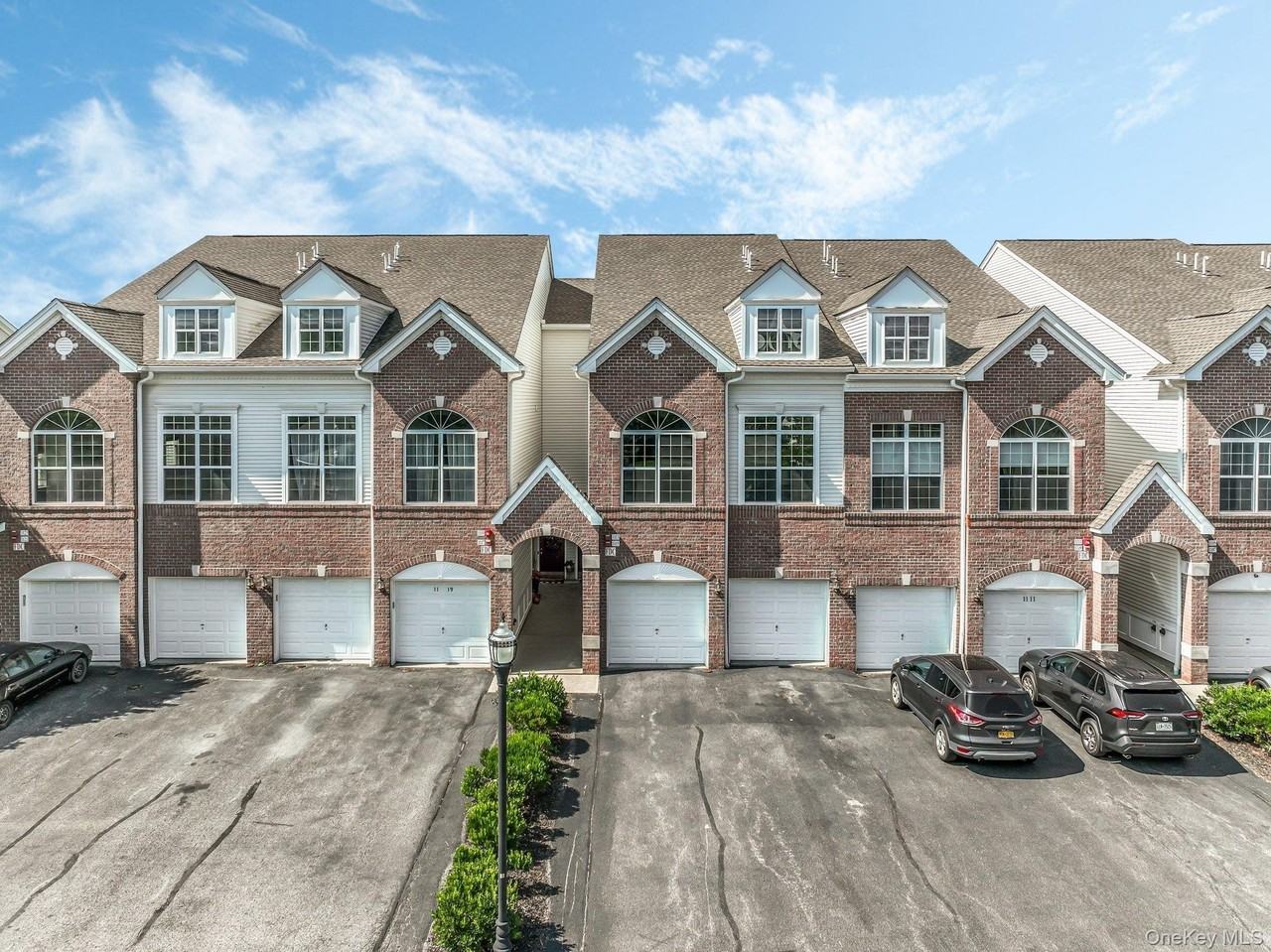 1115 Balsam Dr - Photo 4 of 47