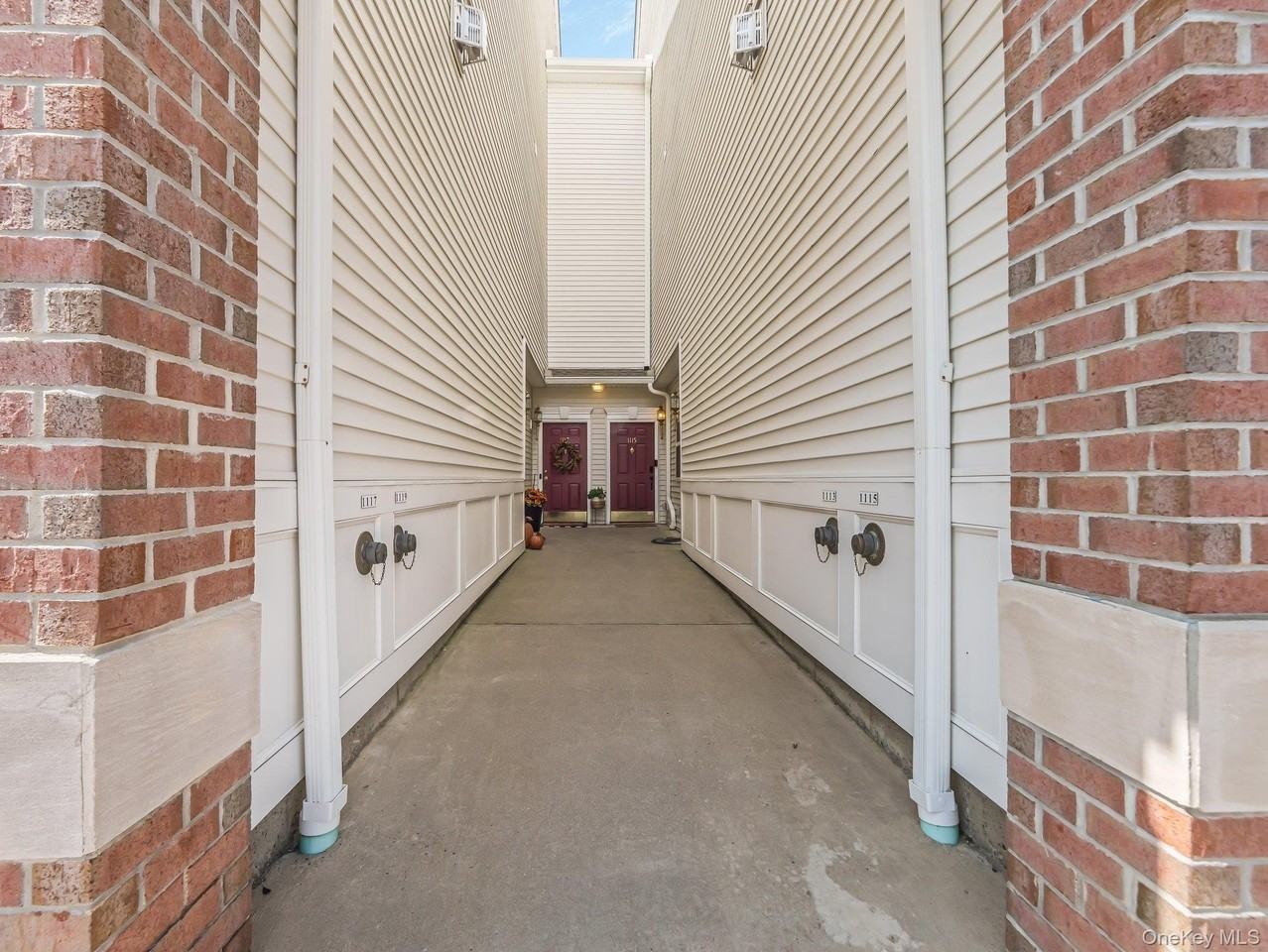 1115 Balsam Dr - Photo 5 of 47