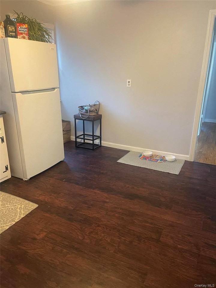 206 Dickinson Ave - Photo 4 of 16