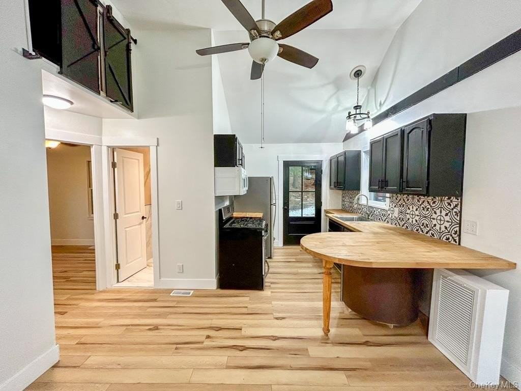 765 Meadow Rd - Photo 4 of 17