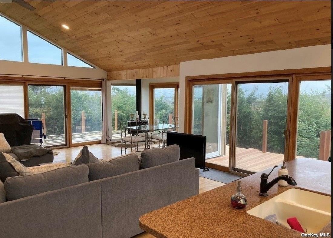 50 Clipper Roadway - Photo 6 of 17