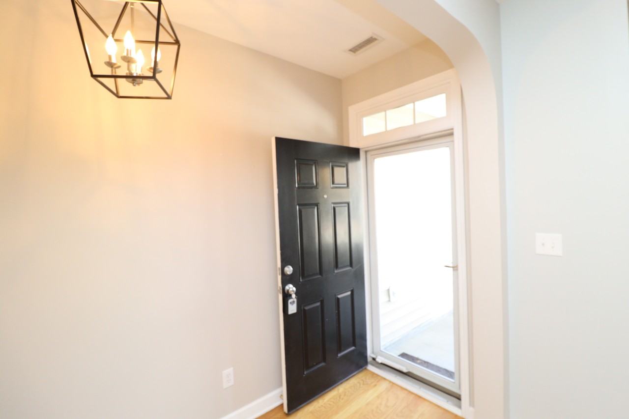 605 Courthouse Dr - Photo 3 of 39