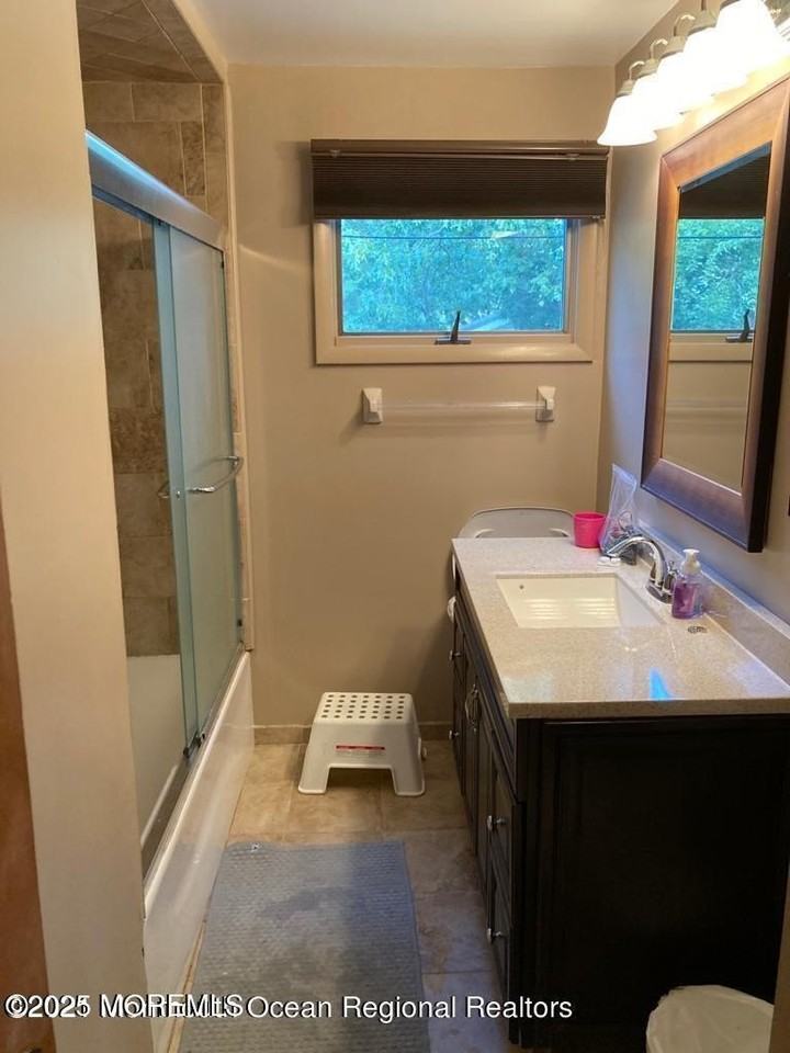 2 Lloyd Pl - Photo 3 of 4