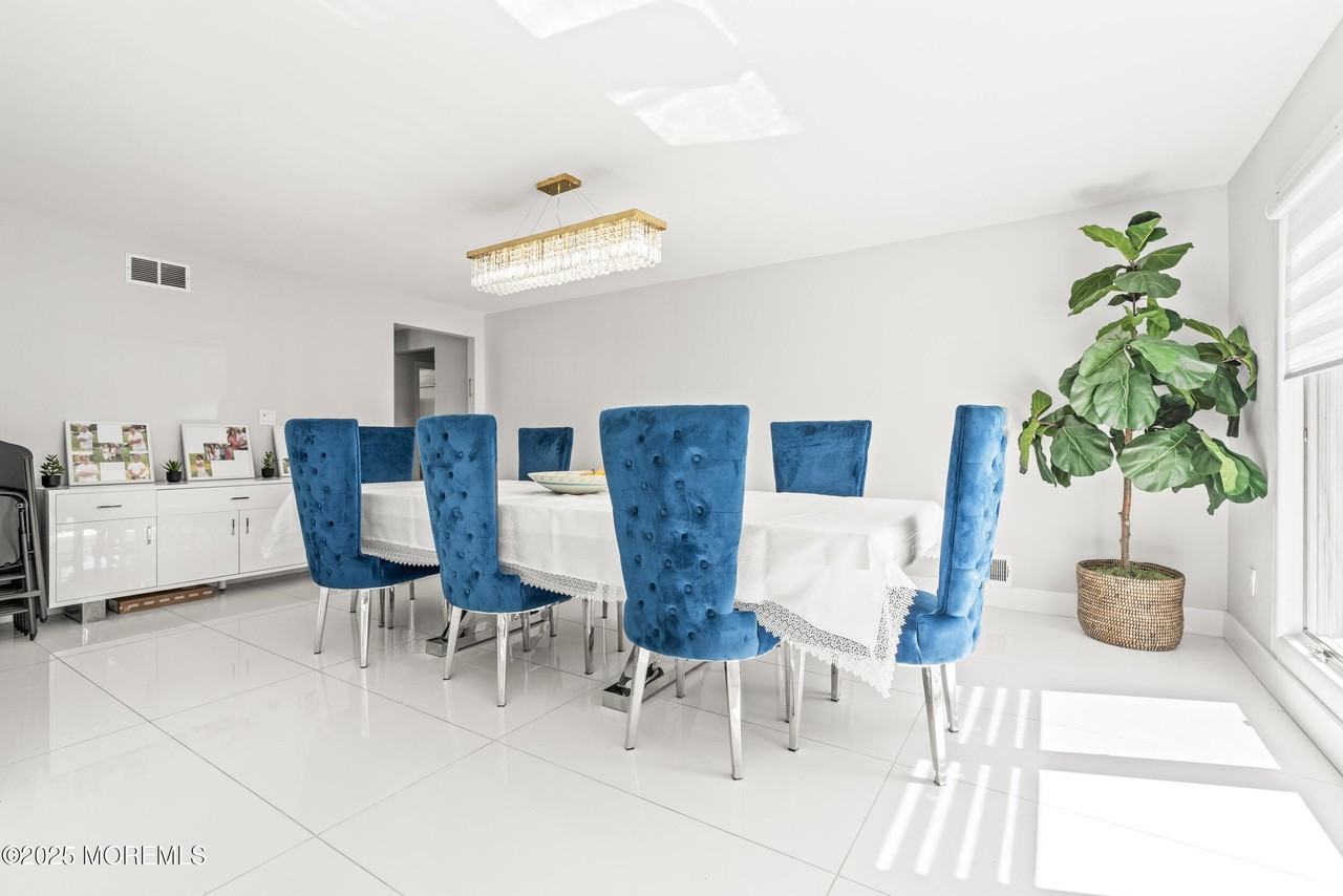 24 Valley Forge Road - Photo 3 of 23