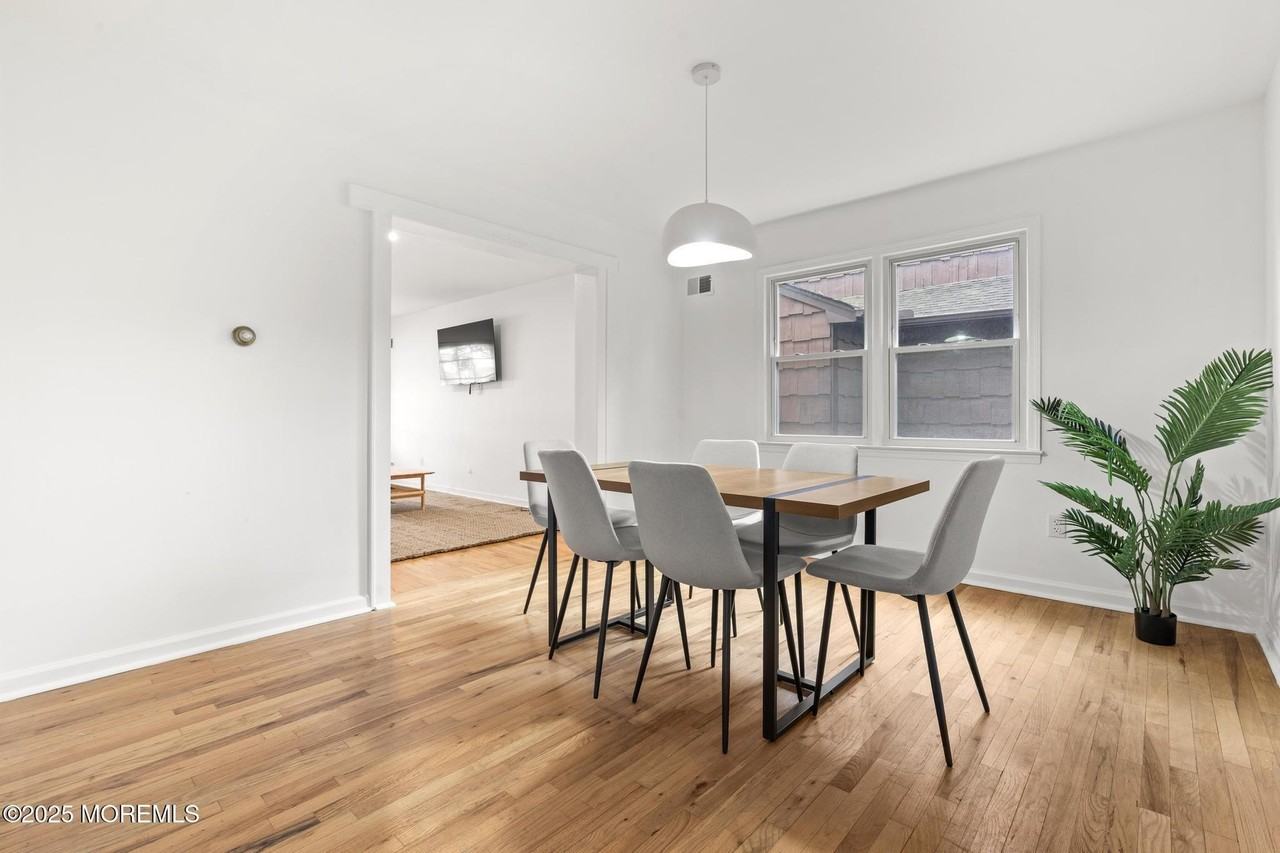 282 Clermont Ter - Photo 4 of 21