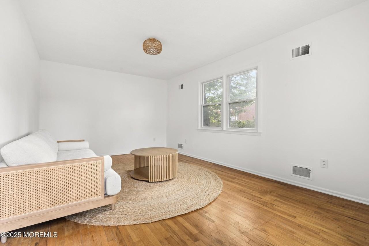 282 Clermont Ter - Photo 5 of 21