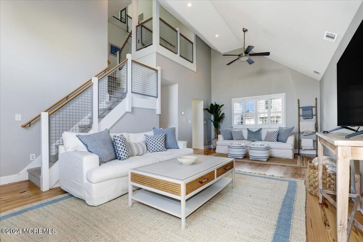 108 Glimmer Glass Circle - Photo 4 of 32