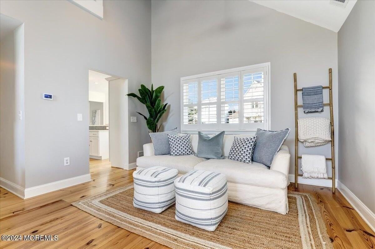 108 Glimmer Glass Circle - Photo 6 of 32