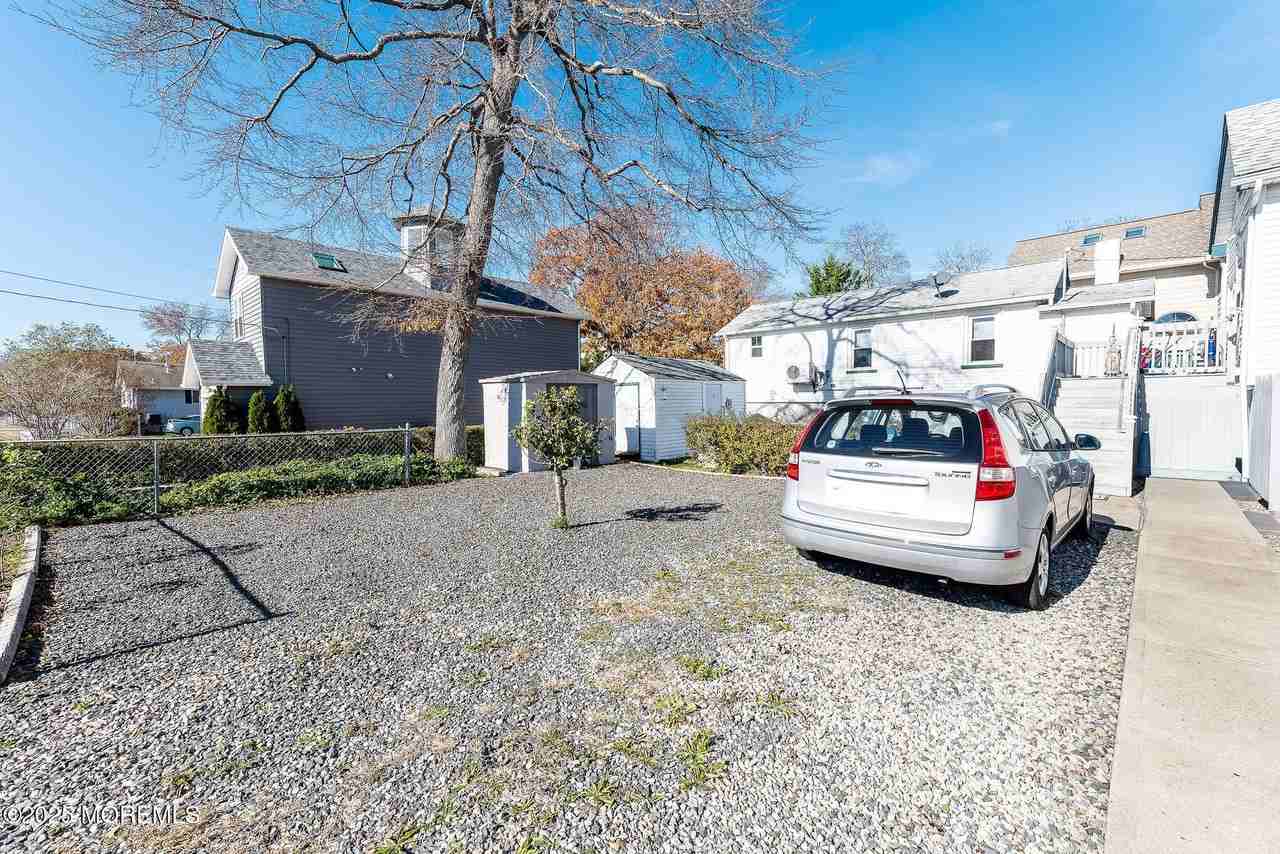 112 Ocean Gate Ave - Photo 3 of 15