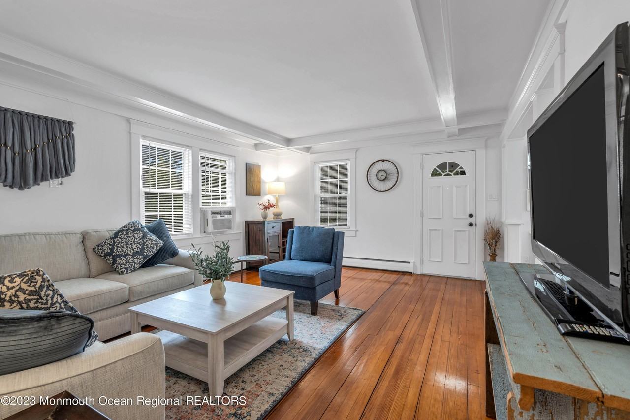 1107 5th Ave - Photo 7 of 38