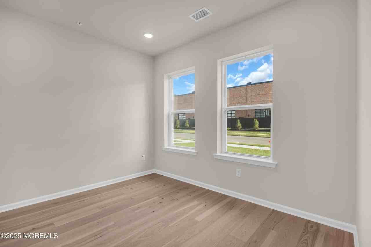 16 Barton Ave - Photo 4 of 26