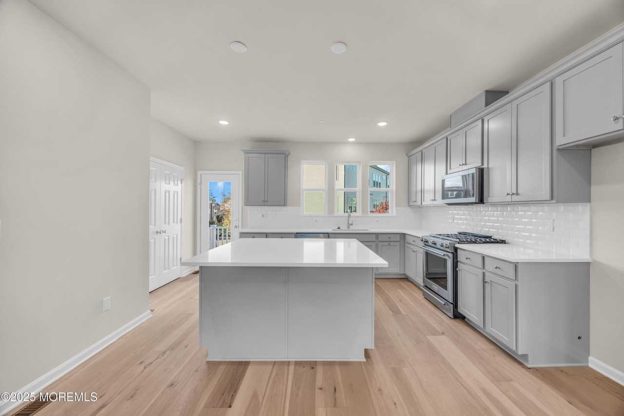 16 Barton Ave - Photo 7 of 26