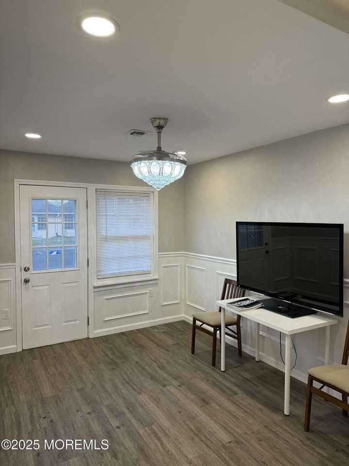 144B Farrington Ct - Photo 2 of 15