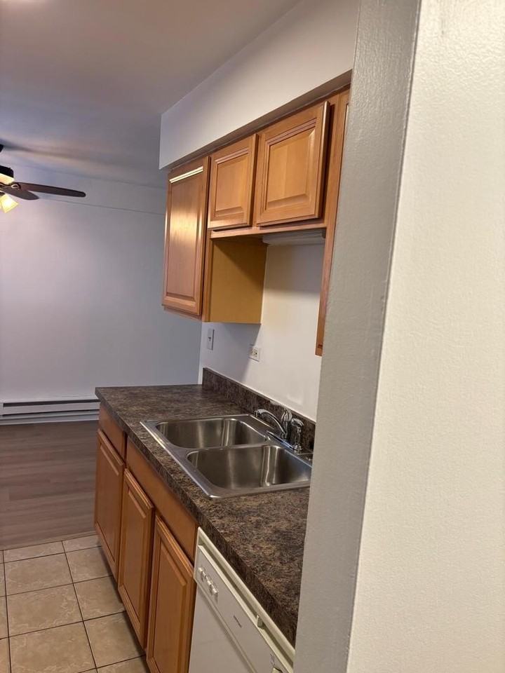 1900 Knights Bridge Drive #2B - Photo 6 of 20