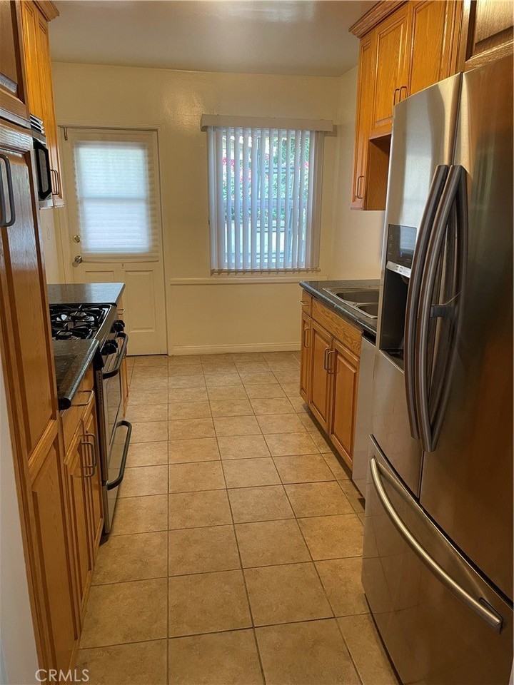 5901 Woodman Avenue #5901 - Photo 3 of 8