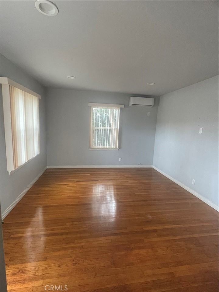 5901 Woodman Avenue #5901 - Photo 6 of 8