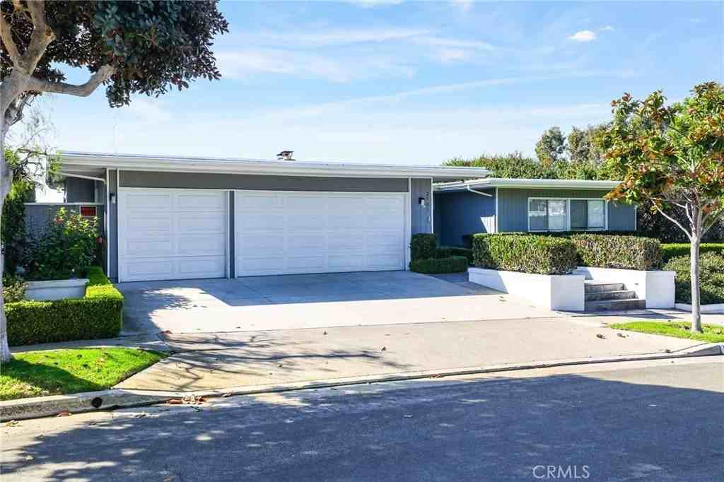 2501 Blue Water Dr - Photo 2 of 48