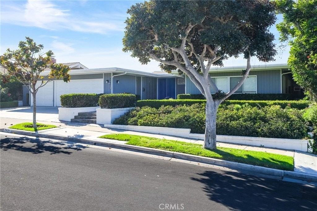 2501 Blue Water Dr - Photo 3 of 48