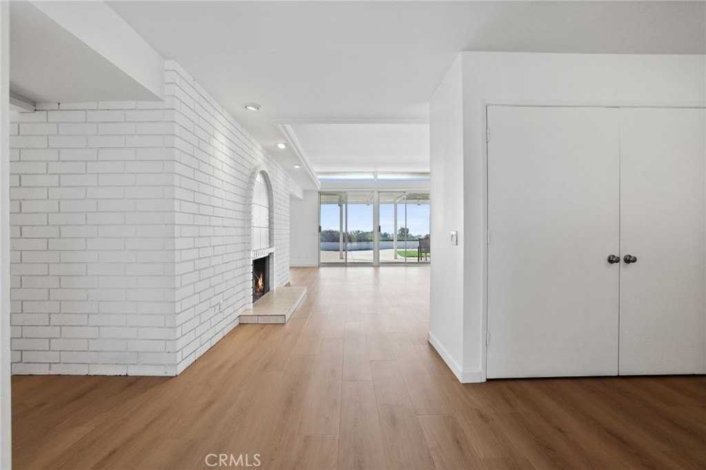 2501 Blue Water Dr - Photo 5 of 48