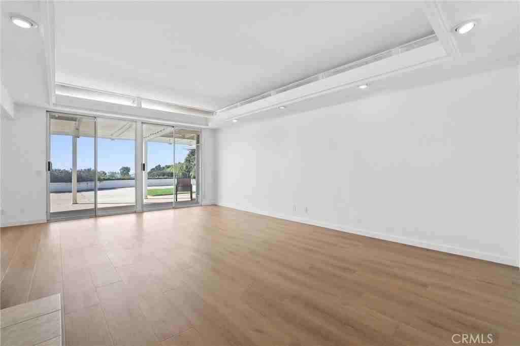 2501 Blue Water Dr - Photo 7 of 48