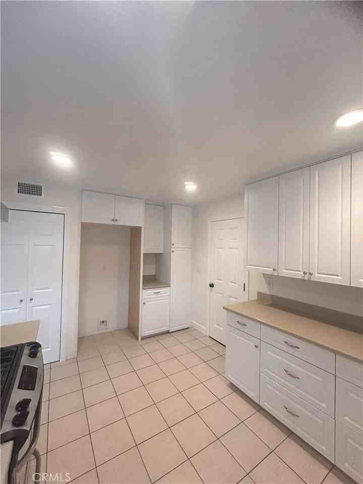 2641 Santa Ana Ave #D - Photo 5 of 27