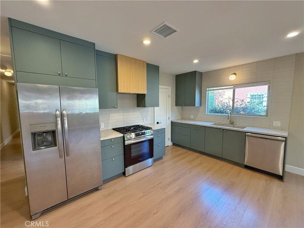 2953 S Bronson Ave - Photo 4 of 31