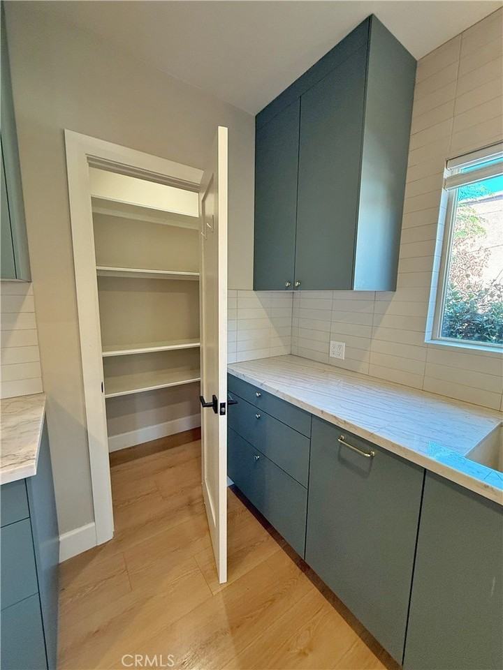 2953 S Bronson Ave - Photo 6 of 31