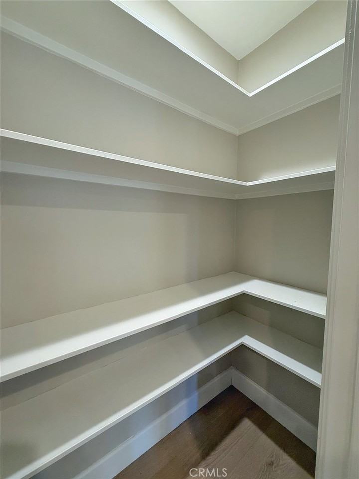 2953 S Bronson Ave - Photo 7 of 31