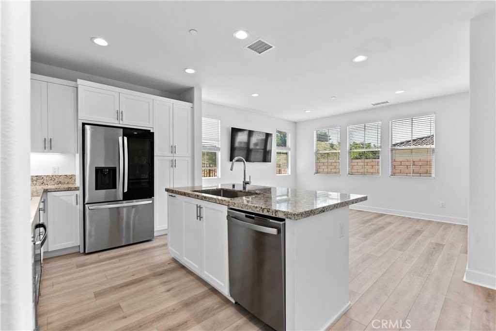 5024 Rexton Dr - Photo 7 of 48