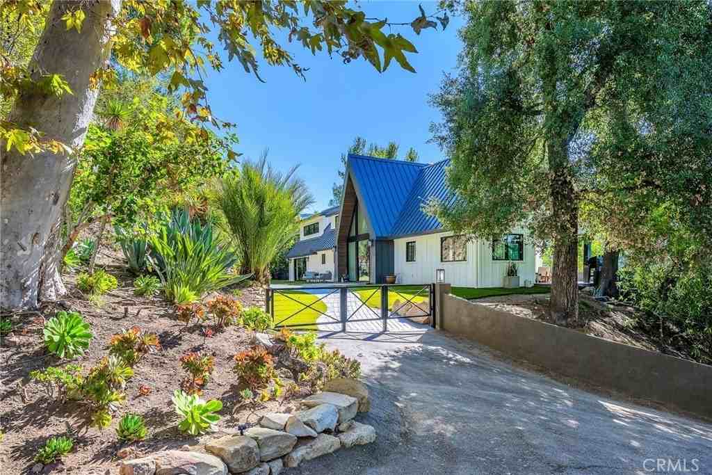 24301 Sylvan Glen Rd - Photo 2 of 50