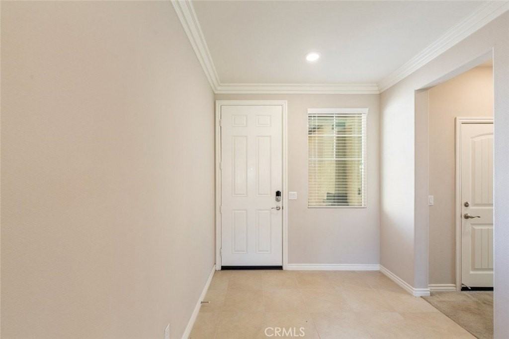 45723 Bassett St - Photo 6 of 43