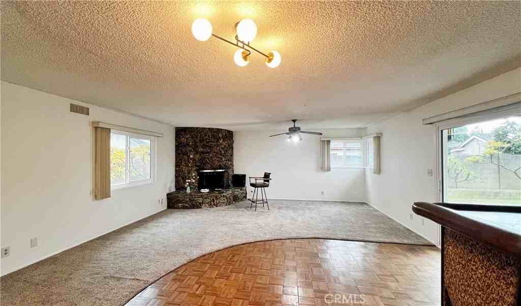 5398 Park Ave - Photo 2 of 18