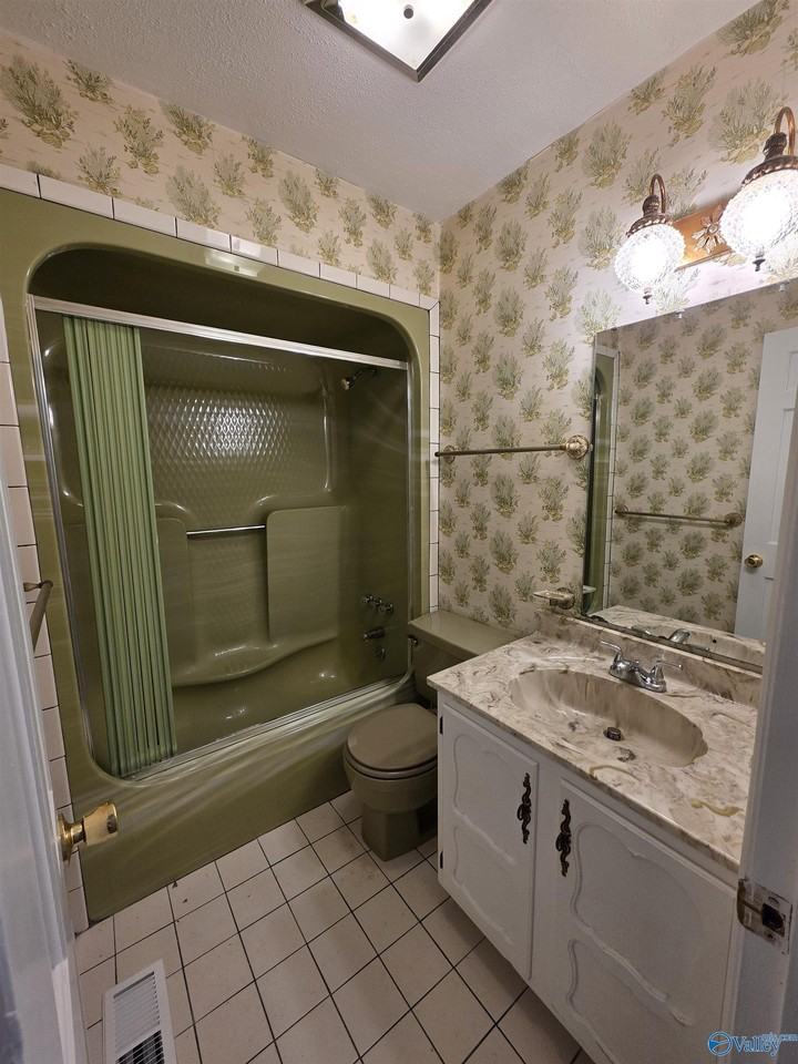 209 Winthrop Drive Southwest - Photo 7 of 18