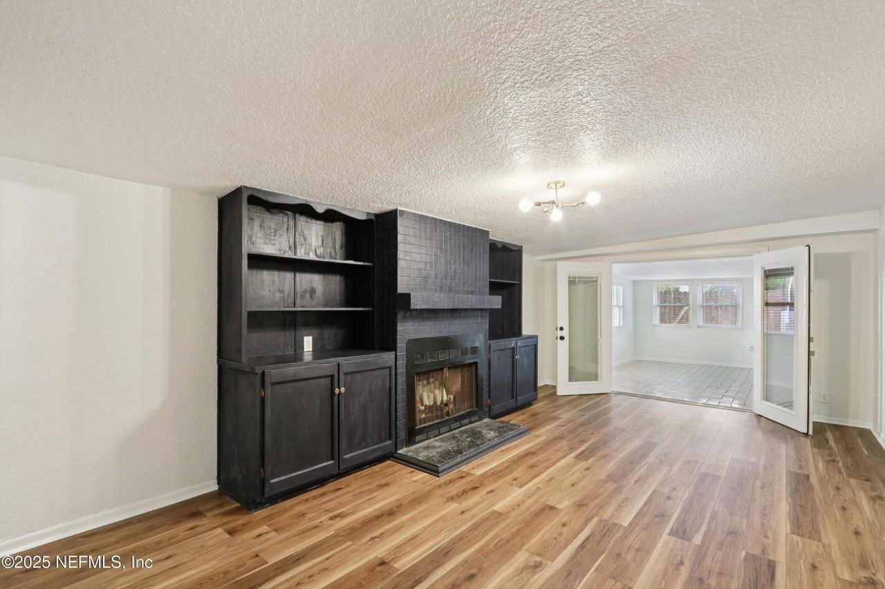 409 Sailfish Dr E - Photo 5 of 38