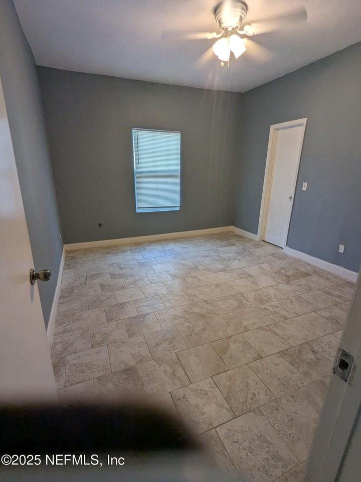 1568 Ella St - Photo 6 of 11