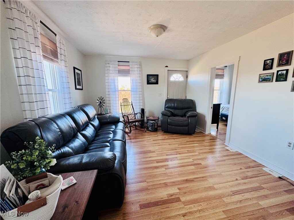 3420 Point Lookout Rd - Photo 3 of 30