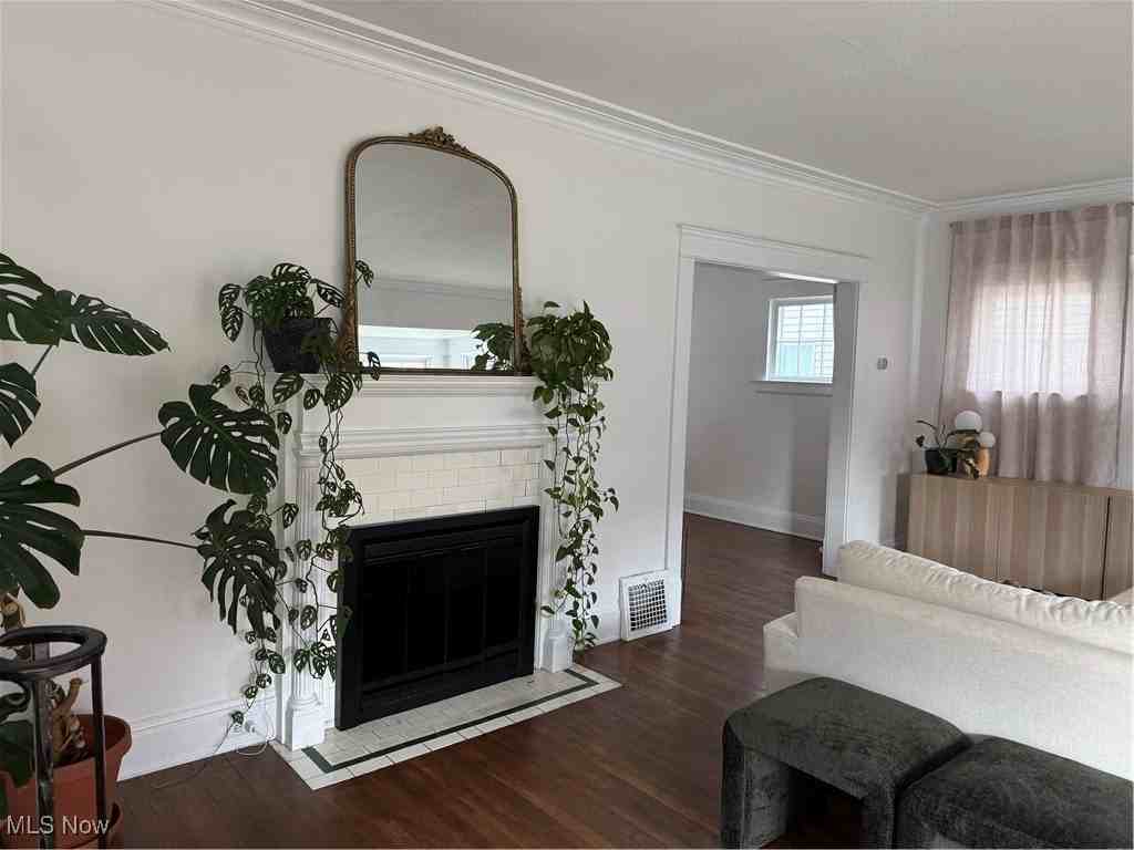 1320 W 108th St - Photo 3 of 34