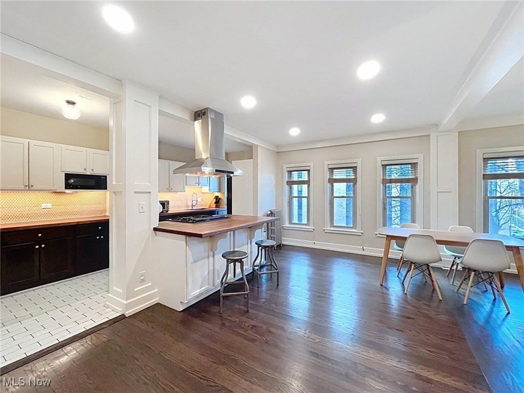 2330 Euclid Heights Blvd Apt 301 #301 - Photo 6 of 21