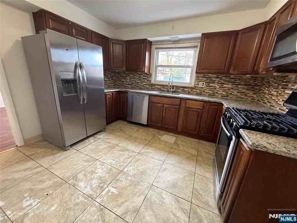 822 Kingsland Lane - Photo 2 of 13